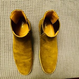 Suede tan boot shoe.